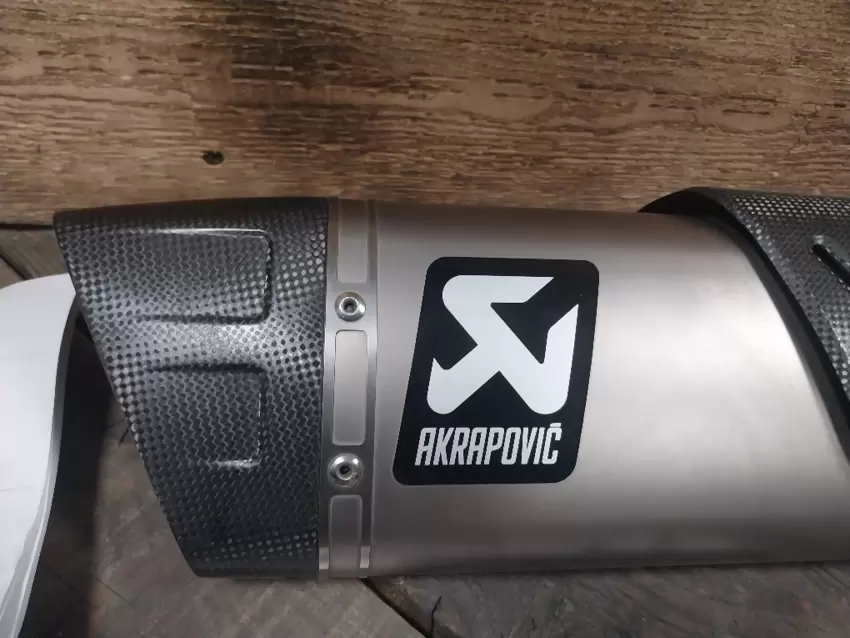 Terminale Akrapovic Slip-On Line (Titanium) per Honda CB1000 R  